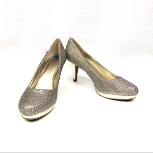 Gold sparkle pumps size 7.5 Bandolino